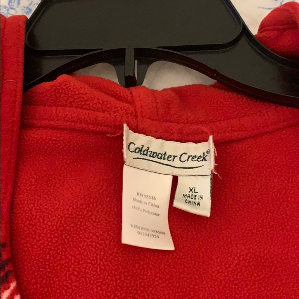 Read winter hooded sweater